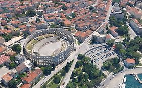 Ferienwohnung Mit Wlan, Klima, Parkplatz, Grill Und Grossem Garten Zum Fussball Spielen