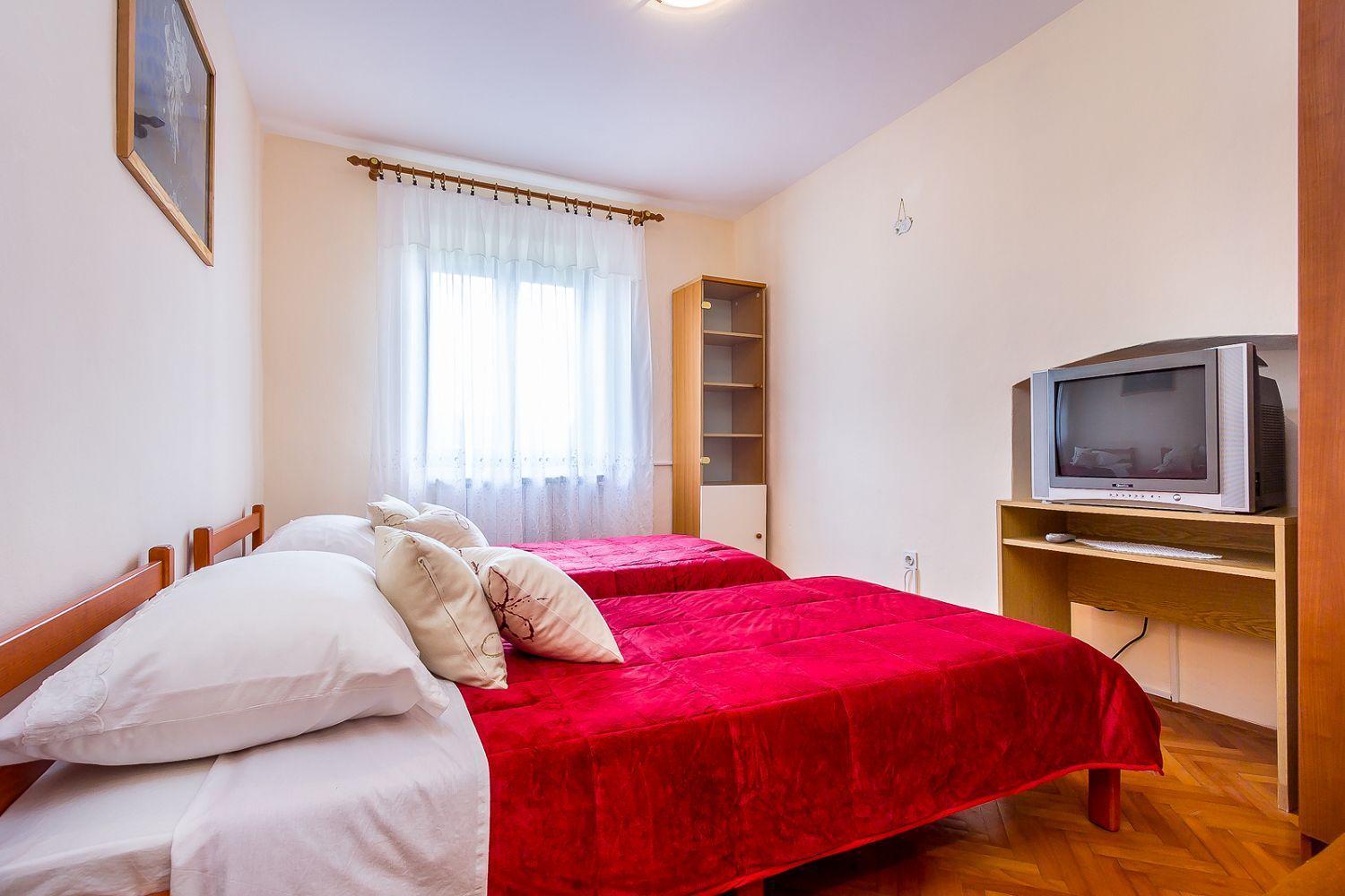 Ferienwohnung Mit Wlan, Klima, Parkplatz, Grill Und Grossem Garten Zum Fussball Spielen Gajana 外观 照片