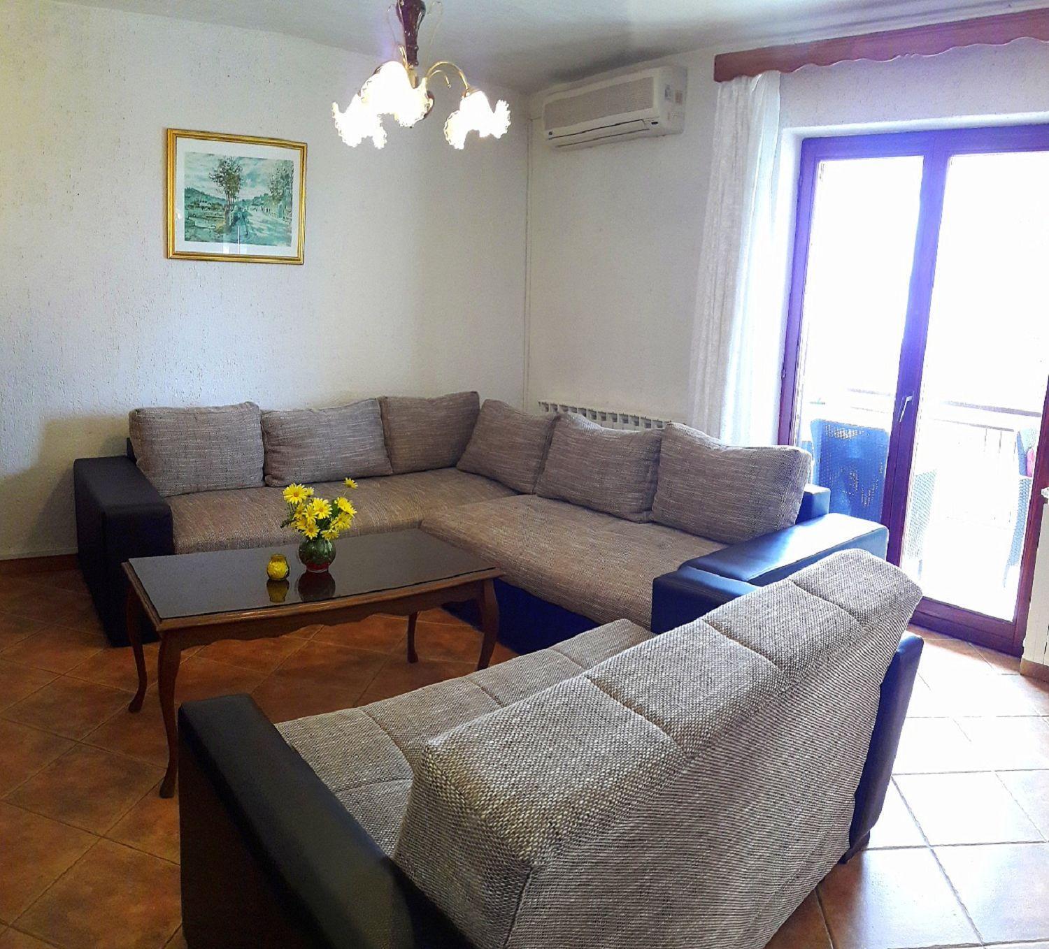 Ferienwohnung Mit Wlan, Klima, Parkplatz, Grill Und Grossem Garten Zum Fussball Spielen Gajana 外观 照片